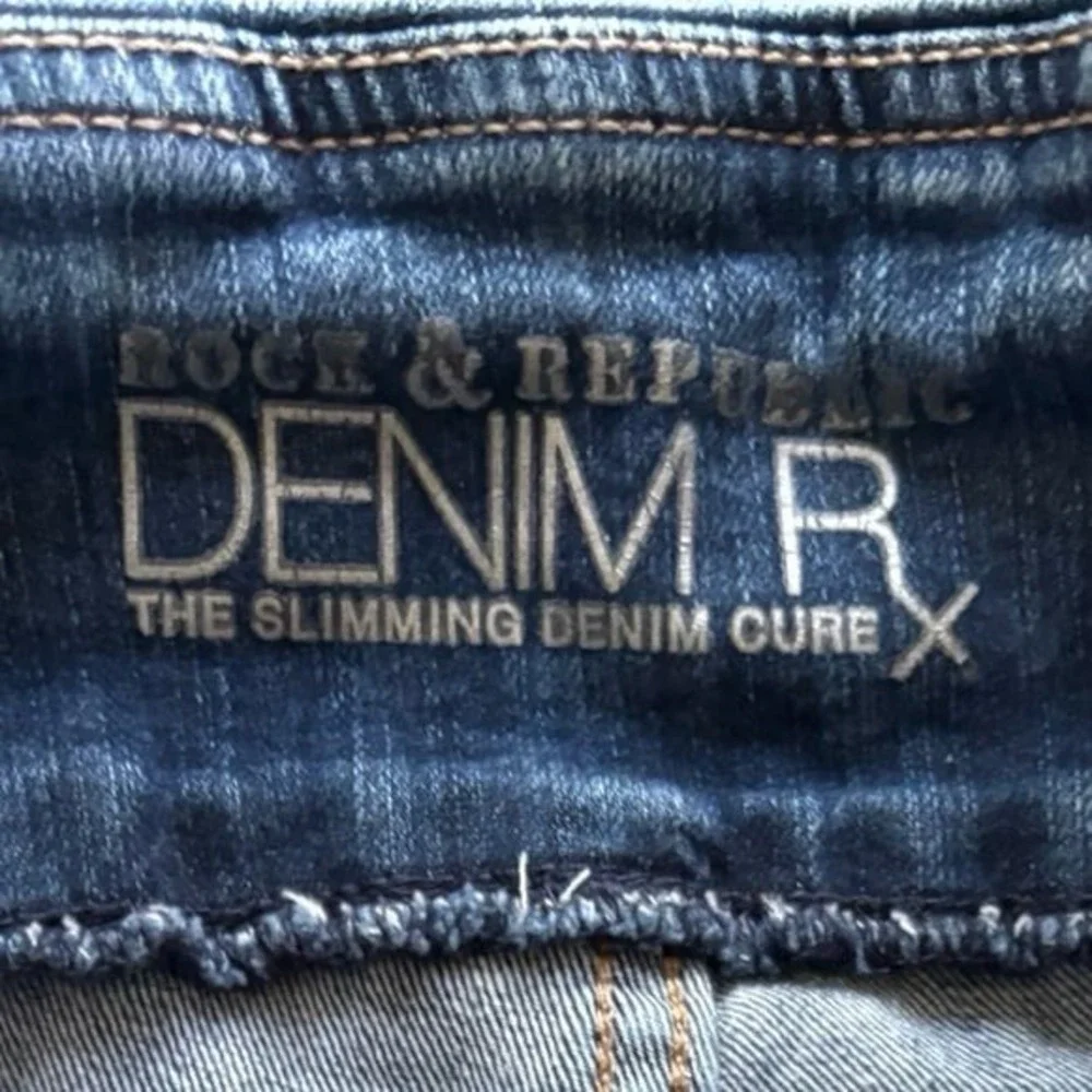 Rock & Republic Pull On Jeans Women 10M Blue Fever Slimming Straight